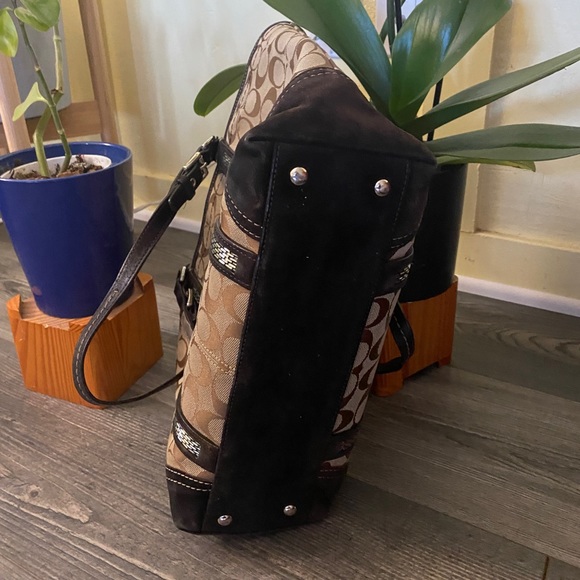 COACH Signature C Bead Tote (L) - Picture 9 of 11